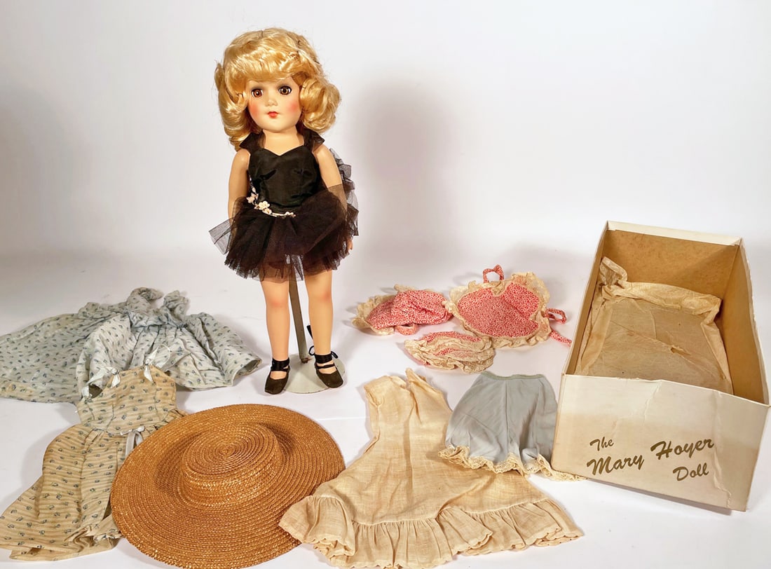 Mary Hoyer doll with outfits in box (1 of 3)