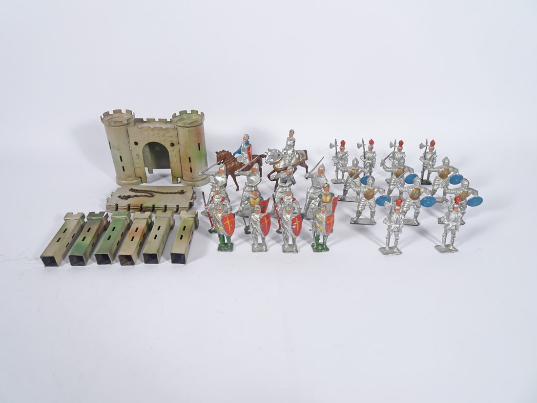 Crescent Toys Fortress and Knight Figures (1 of 4)