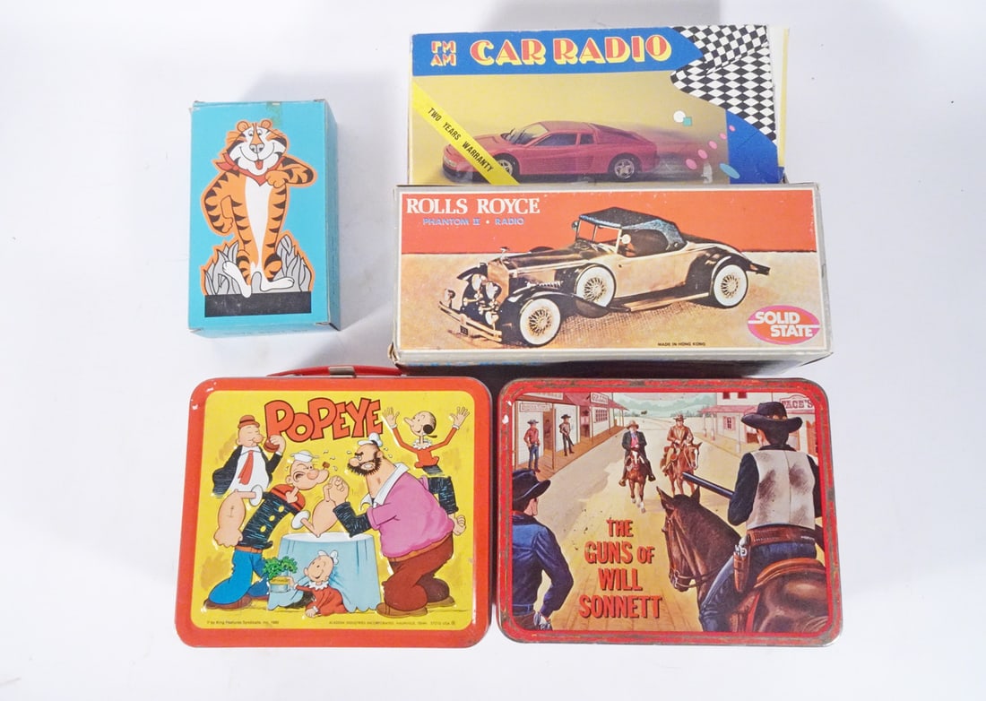 Lunchboxes and Novelty Radios (1 of 2)