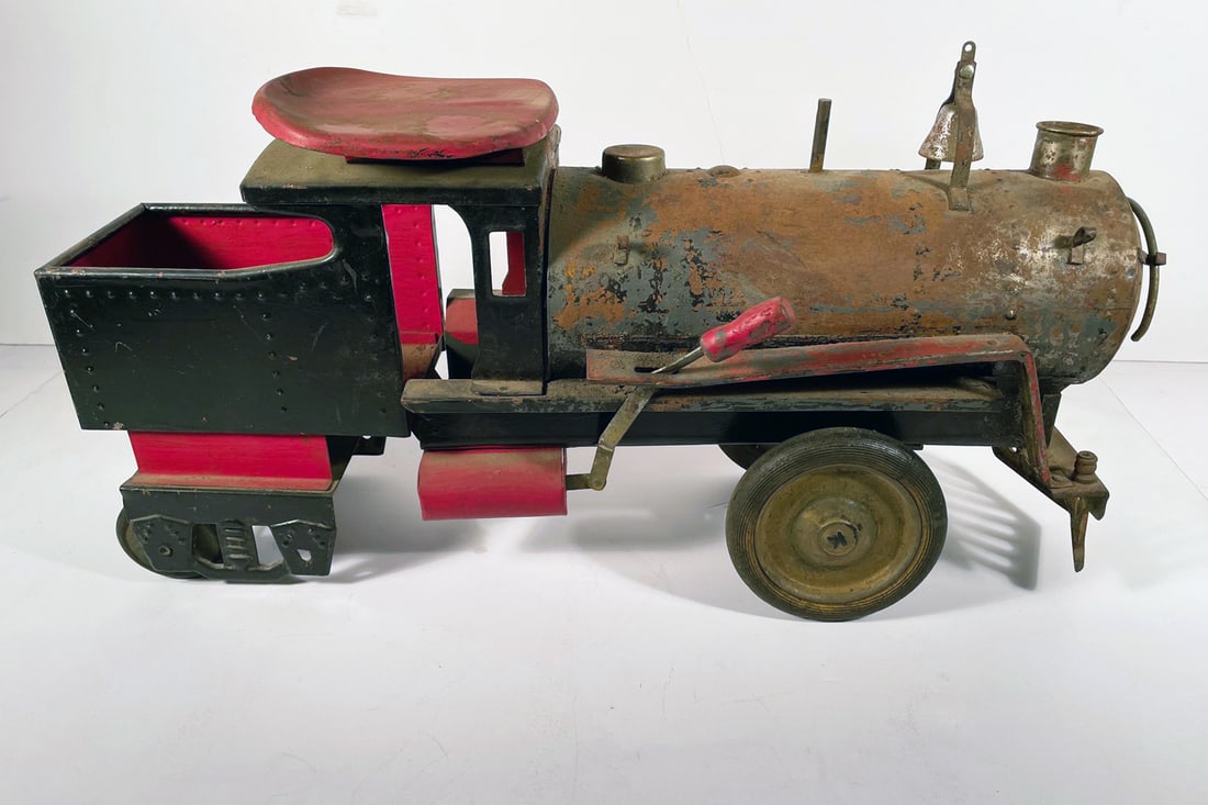 Keystone Pressed Steel Ride-Em Locomotive (1 of 2)