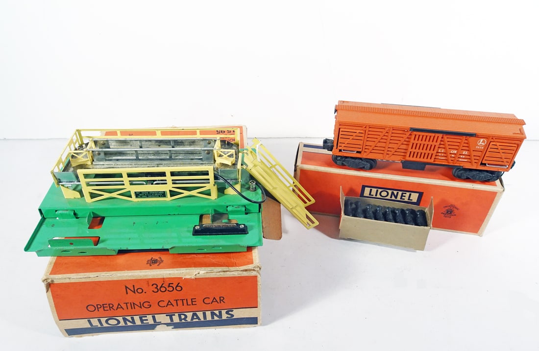 Postwar Lionel Bridge, Beacon and Cattle Car (1 of 6)