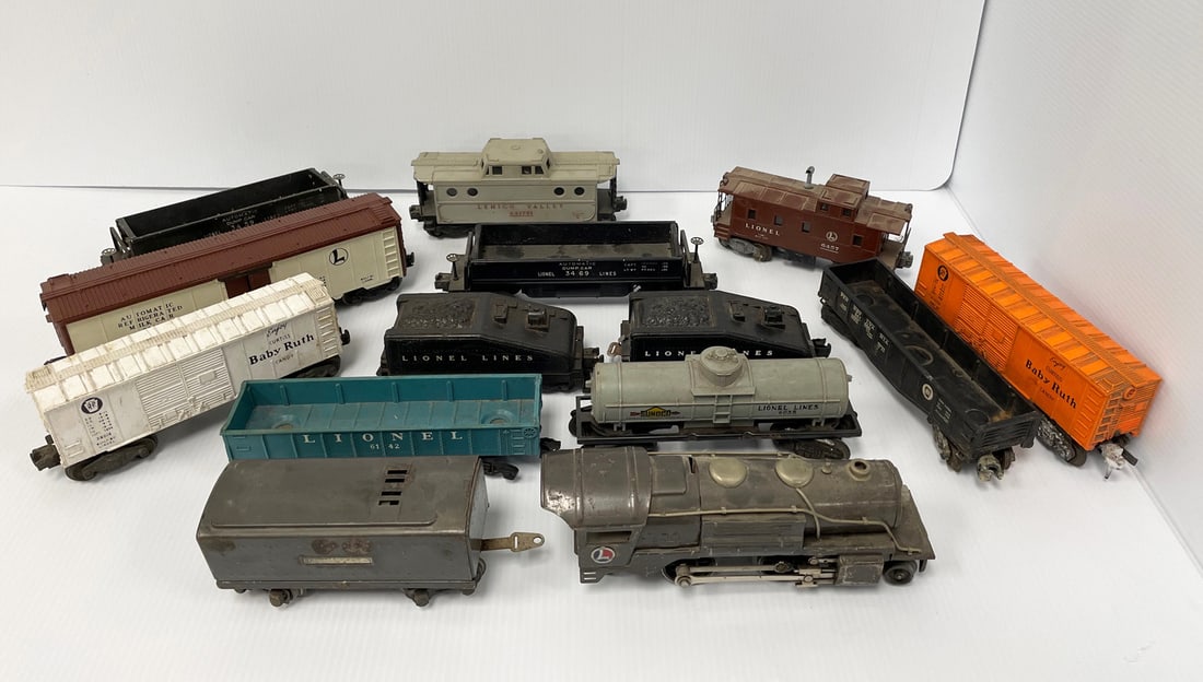 Prewar and Postwar Lionel Trains Grouping (1 of 1)