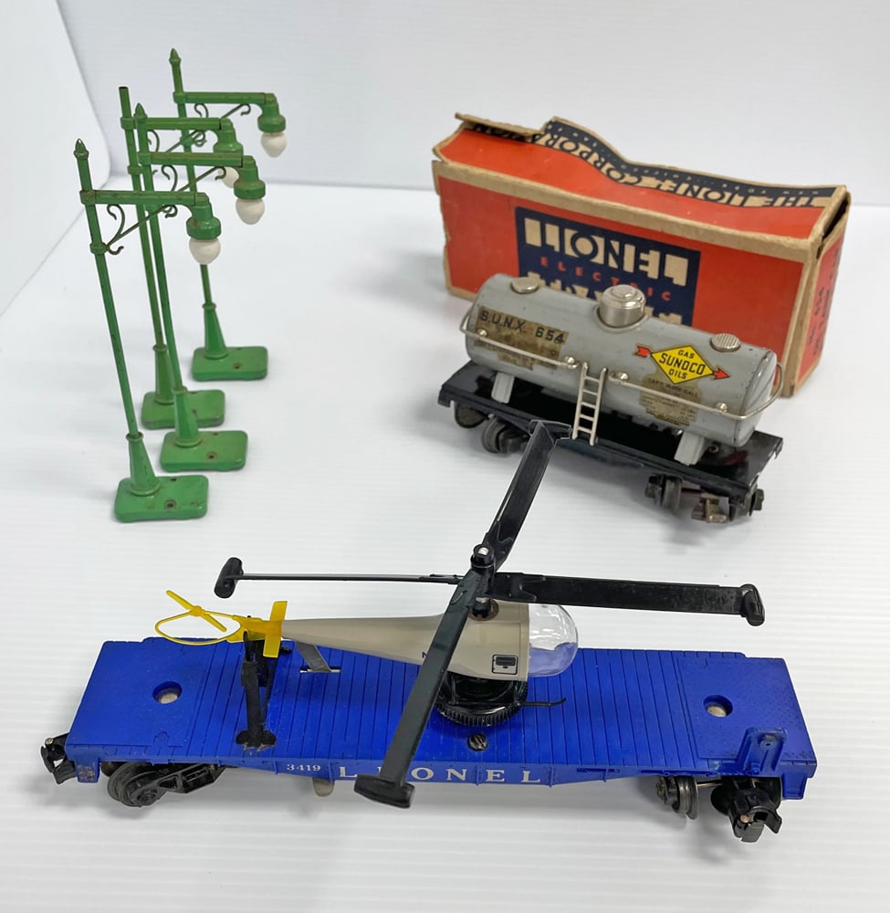 Prewar/Postwar Lionel Trains/Lamp Posts (1 of 2)