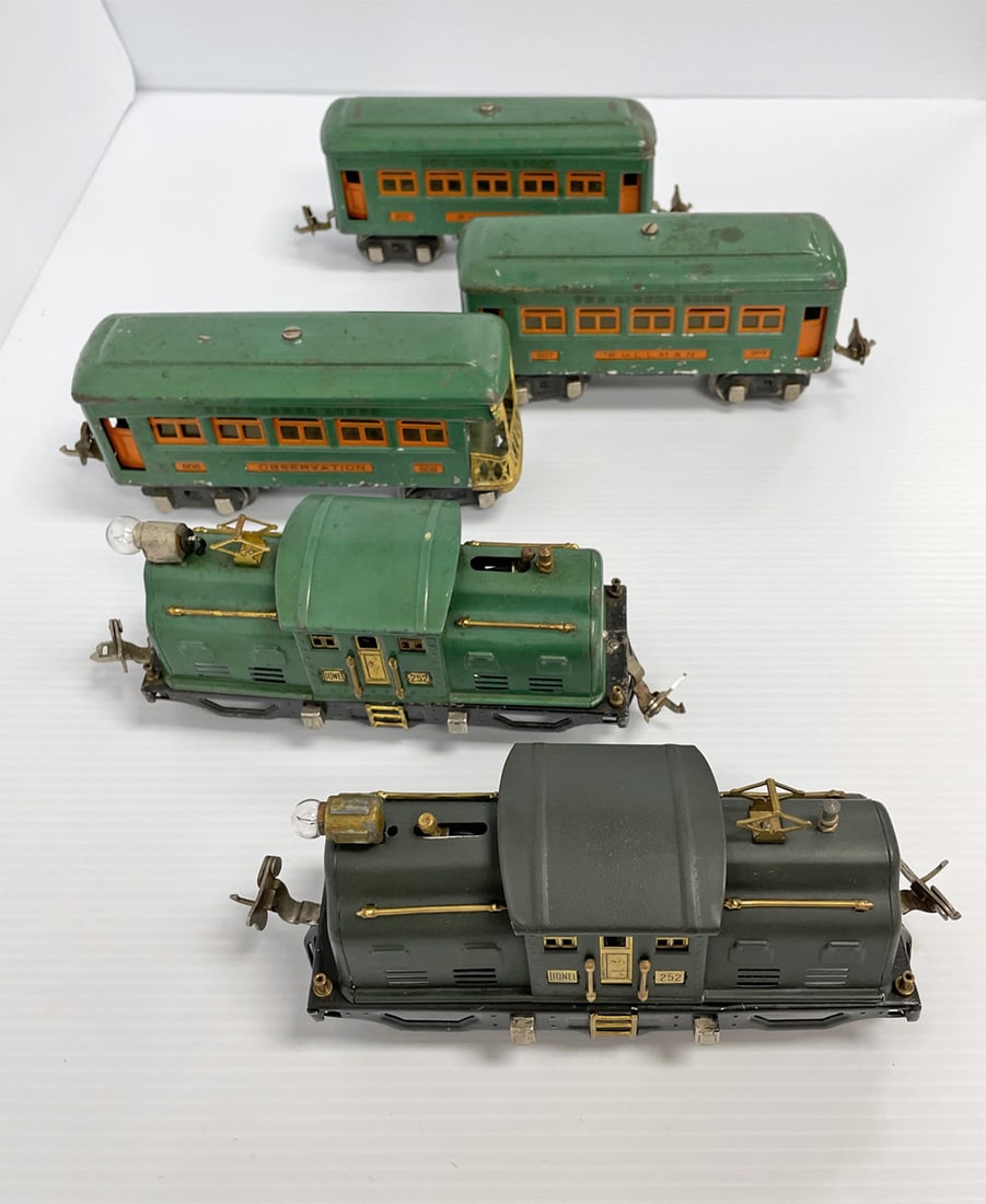 Prewar Lionel Passenger Train Set (1 of 2)