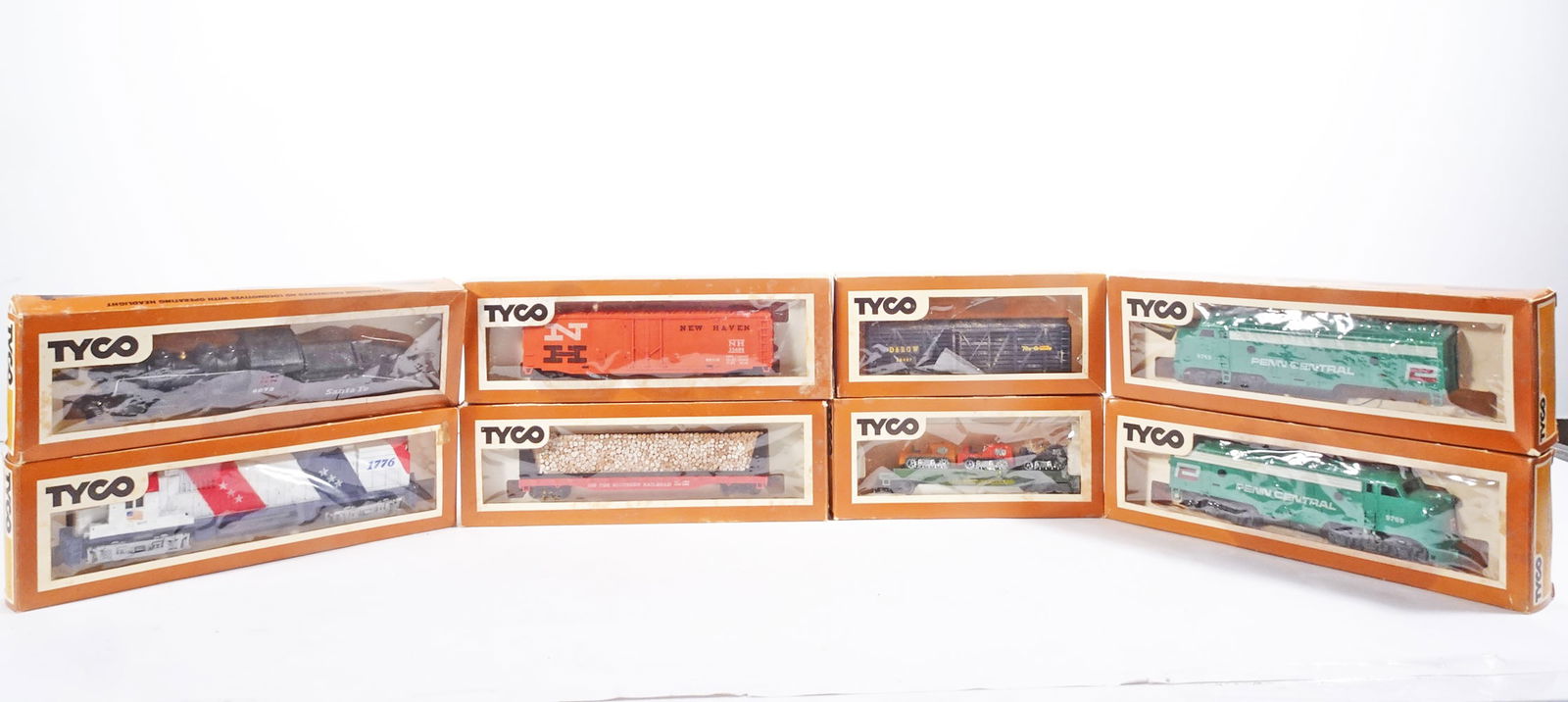 Tyco HO Scale Trains Grouping: Eight piece Tyco Industries Inc. HO scale trains grouping, #224R Penn Central "Diesel F9" "A" Unit Powered-Lighted Locomotive, #225R Penn Central "Diesel F9" "A" Unit Non-Powered Locomotive, #238c San