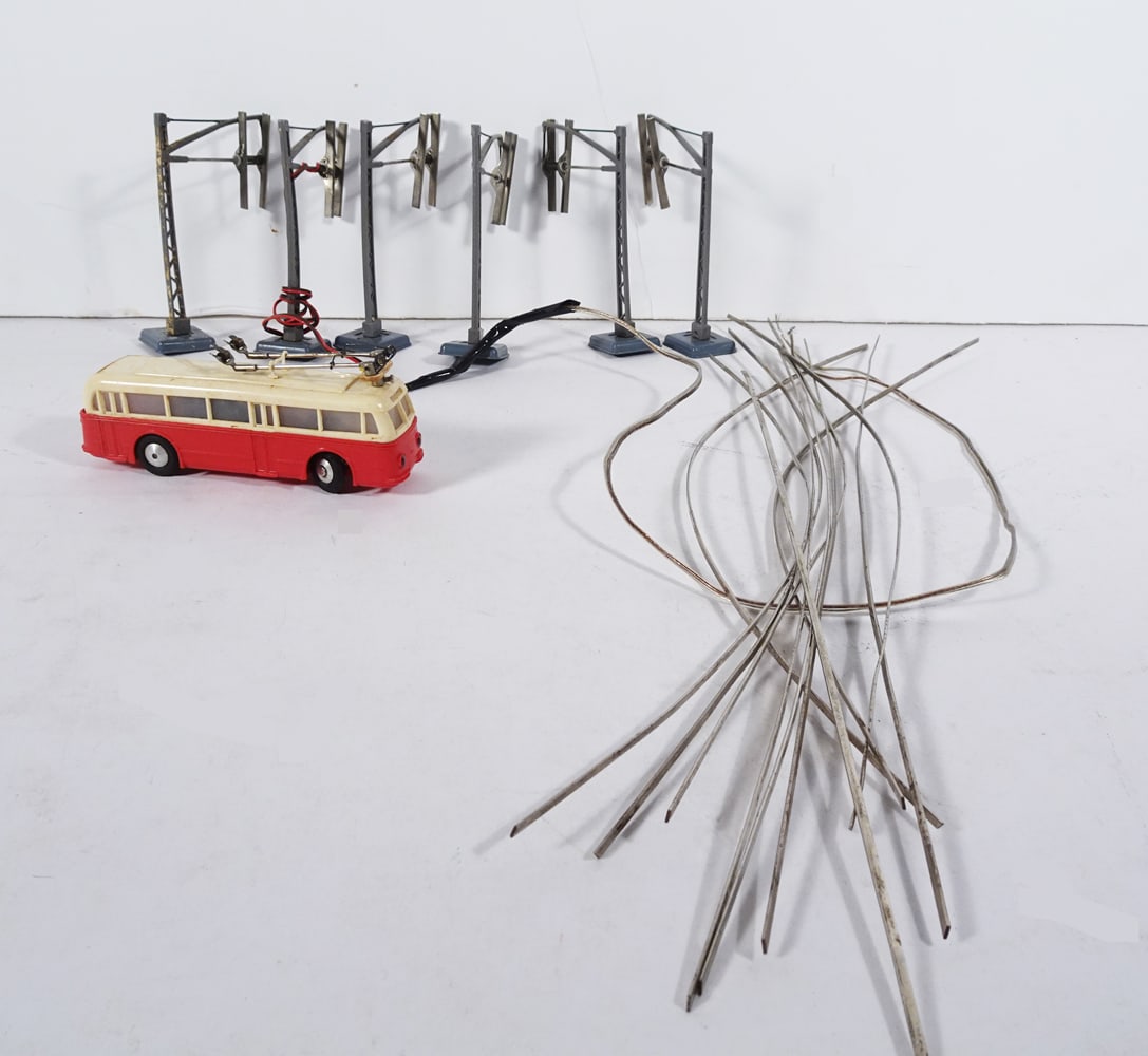 Eheim HO Scale Realistic Electric-Trolley Bus (1 of 2)