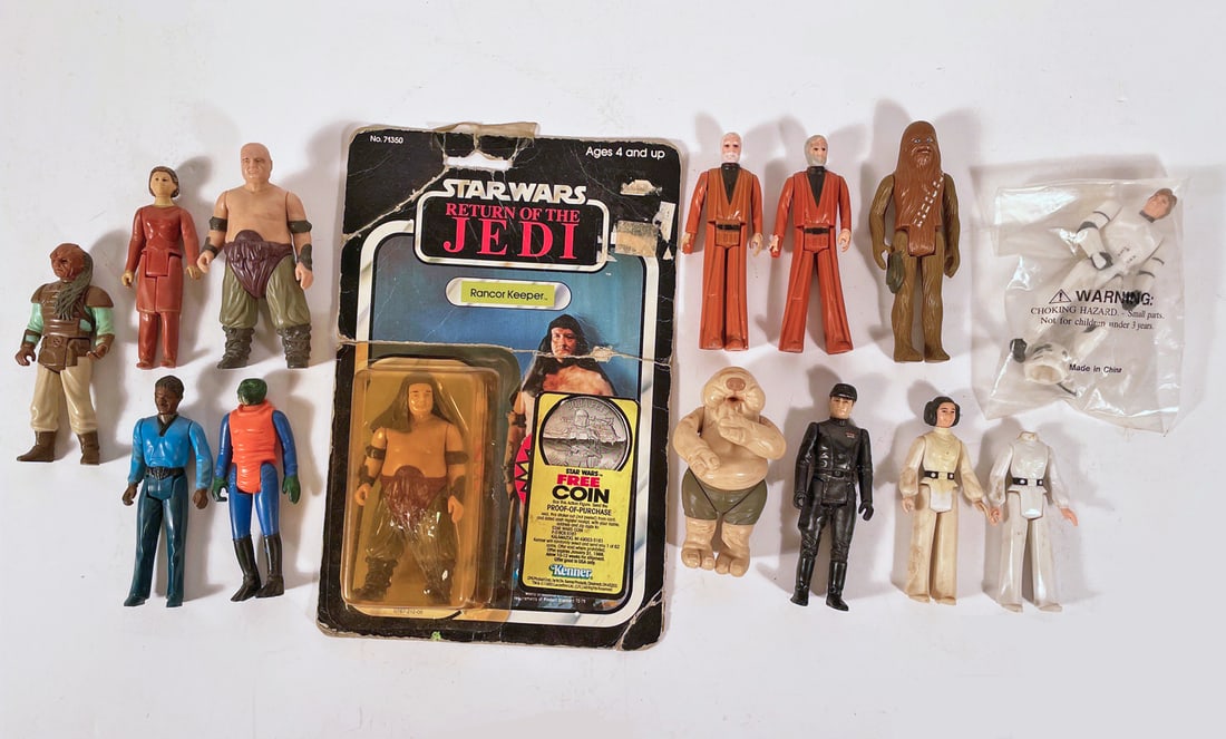 Assorted Star Wars Action Figures Grouping (1 of 1)