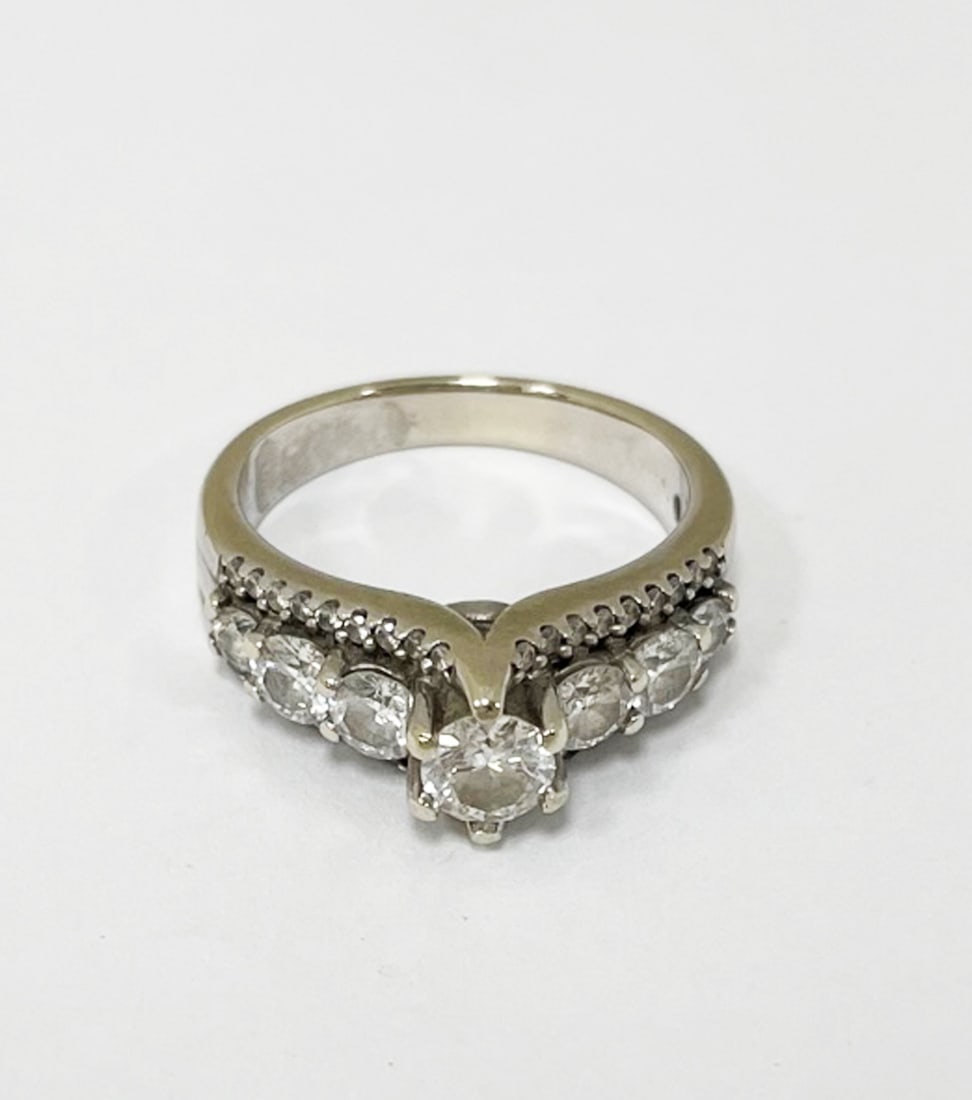 Diamond Engagement Ring 18K White Gold (1 of 2)