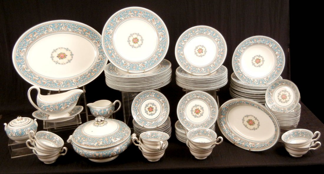 Set of Wedgwood "Florentine", 88 pieces, service fo: Set of Wedgwood "Florentine", 88 pieces, service for twelve, including twelve dinner plates, 10 1/2" diameter, twelve salad plates, 8" diameter, twelve dessert plates, 6 1/8" diameter, eleven teacups,
