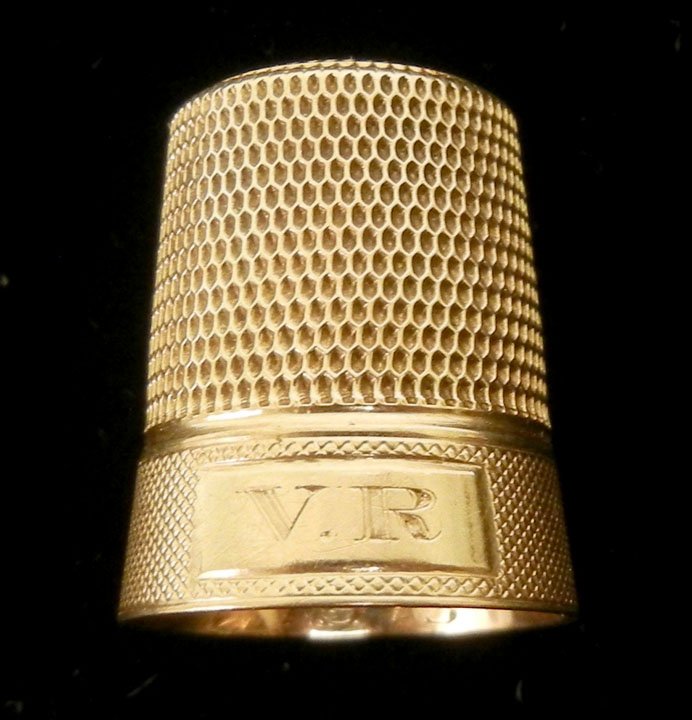 Gold thimble, 14K gold, initials V. R., 7/8" high,: Gold thimble, 14K gold, initials V. R., 7/8" high, size 11, marked 14K, weight 5.2 grams/3.3 dwt, early 20th C.