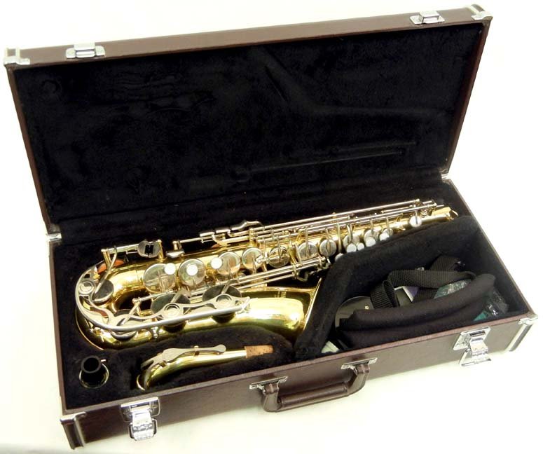Yamaha YAS-23 saxophone "257318A" in case, with sa: Yamaha YAS-23 saxophone "257318A" in case, with saxophone swab, tuning slide grease, cork grease, Alto sax reeds, and shoulder strap, 25" long, case measures 10 1/4" high x 23 3/4" across x 6 1/2" dee