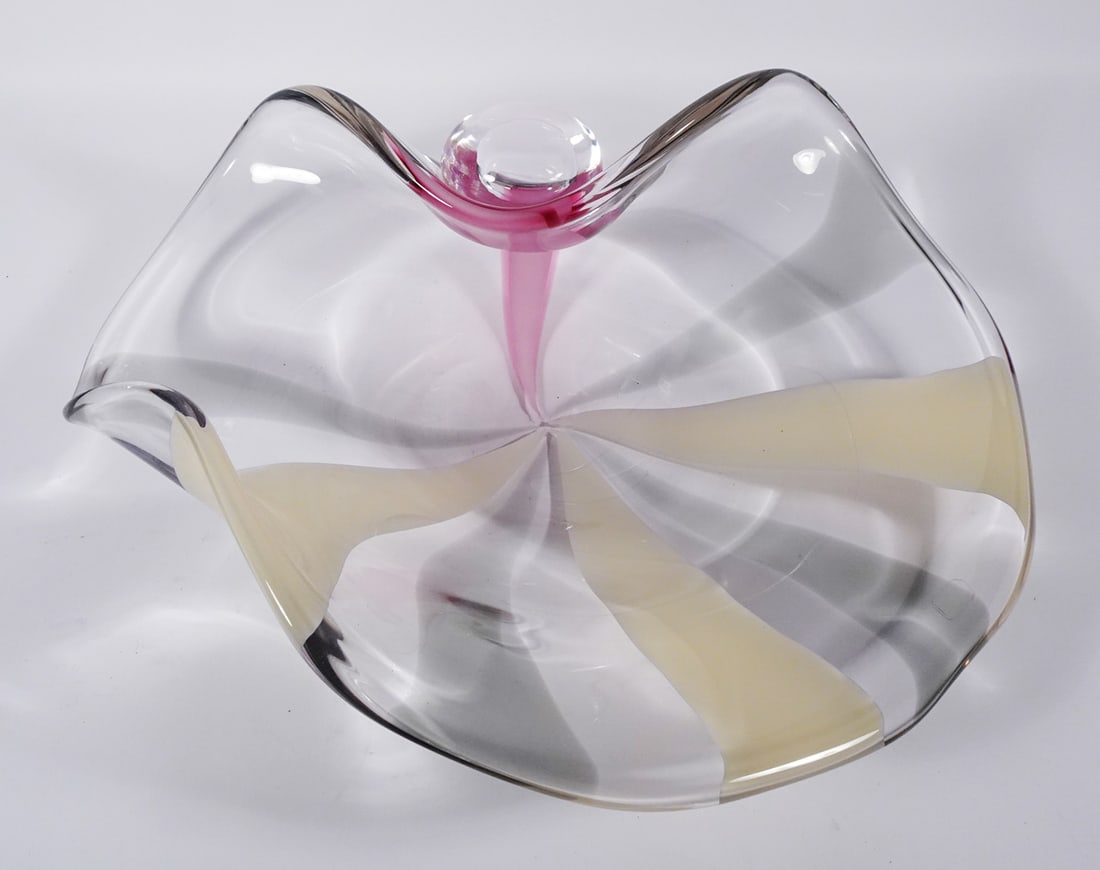 Murano Italian Art Glass Livio Seguso Center Bowl: Murano Italian art glass center bowl, designed by Livio Seguso for Oggetti, abstract form with opalescent and pink casing, signed on bottom beneath ball form Seguso A.V. For Oggetti, circa late 20th c