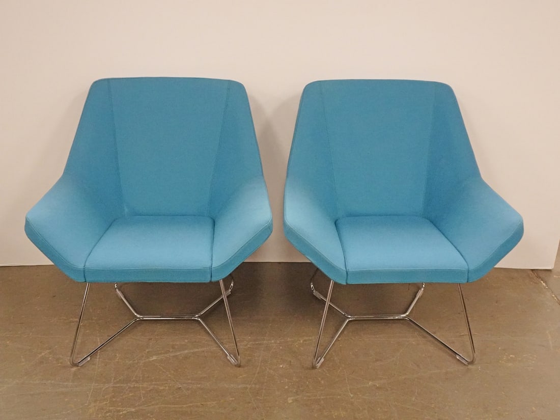 Pair of Keilhauer Cahoots Relax Chairs (1 of 3)