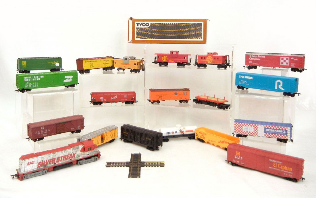 Grouping of HO scale trains, including Life-Like,: Grouping of HO scale trains, including Life-Like, Tyco, Varney, and Bachmann, also with Tyco track