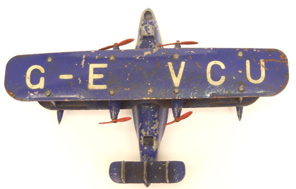 Rare Dinky Toys four-engined blue Singapore flying: Rare Dinky Toys four-engined blue Singapore flying boat, full hull, no gliding hole, no fatigue, "G-E VCU" across wingspan, ca. 1937