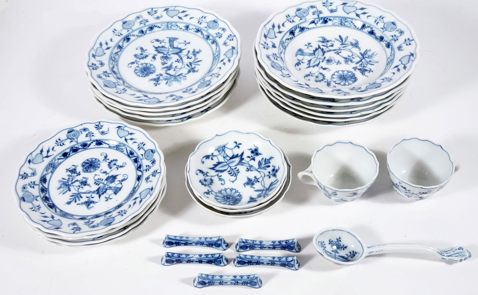 Meissen Porcelain Blue Onion Pattern Dinnerware (1 of 2)