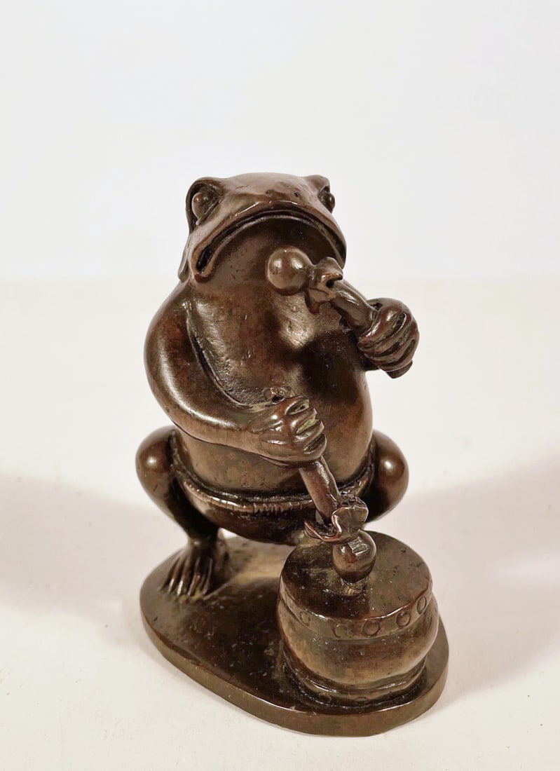 Bronze Frog Musician Cabinet Figure (1 of 2)