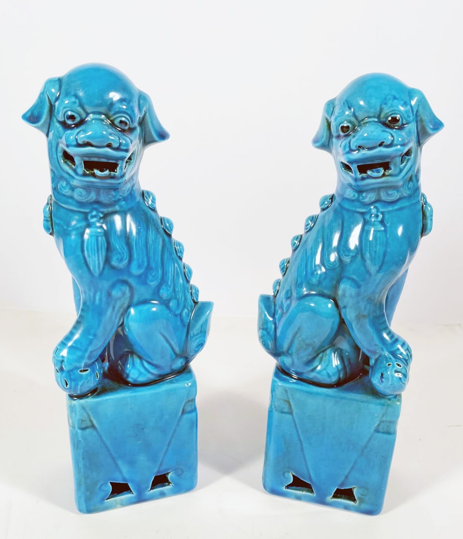 Pair of Chinese Export Porcelain Foo Dogs (1 of 2)