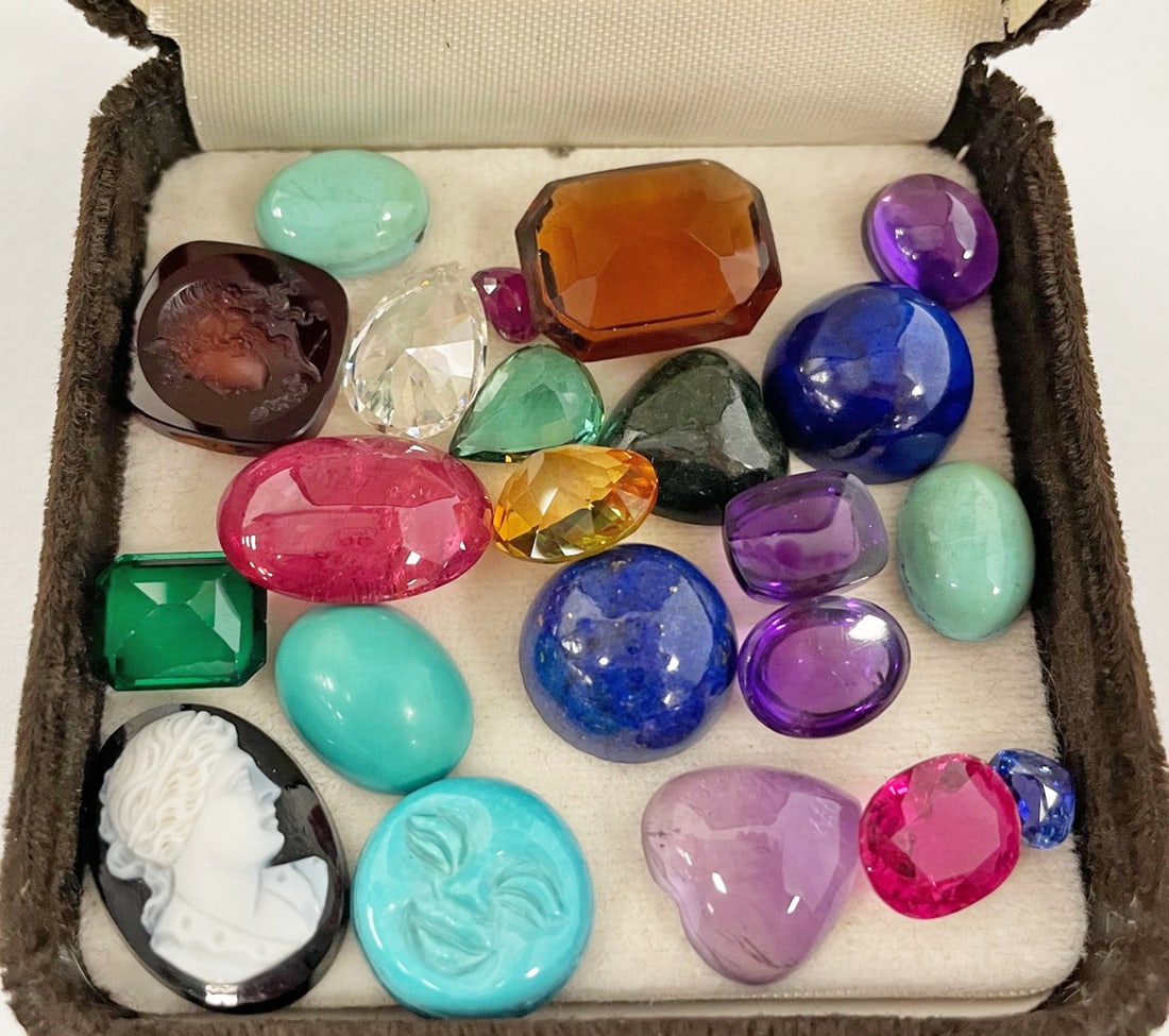 Semi Precious and Precious Loose Stones: Semi-precious and precious loose stones, includes turquoise, citrine, amethyst, colored quartz, intaglio, cameo, and more, some cut and some cabochon