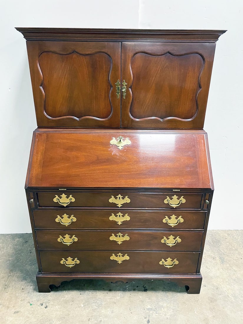 Kittinger Furniture Co. Mahogany Governor's Desk (1 of 4)