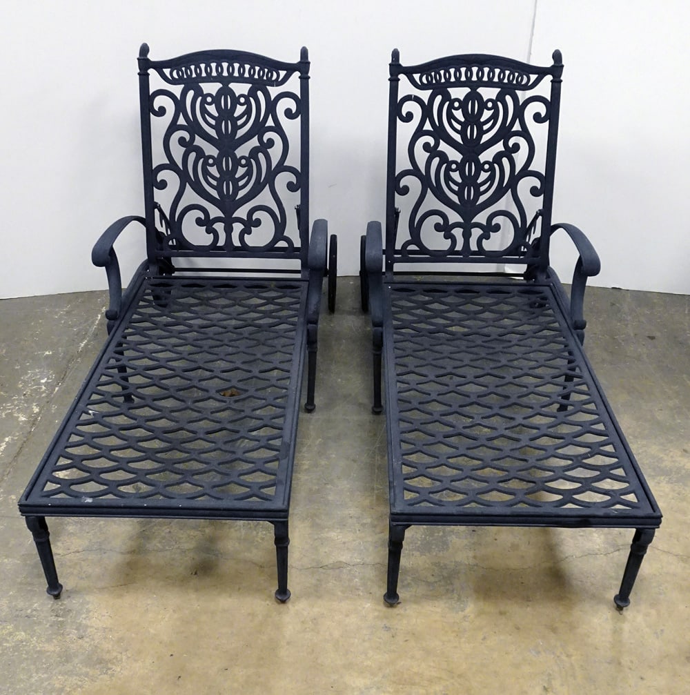 Hanamint Sand-Cast Aluminum Chaise Lounges: Two Hanamint Corporation sand-cast aluminum outdoor chaise lounges, each one has the Hanamint embossed H in square mark on its underside, circa late 20th c., 43" (h) x 72" x 29"