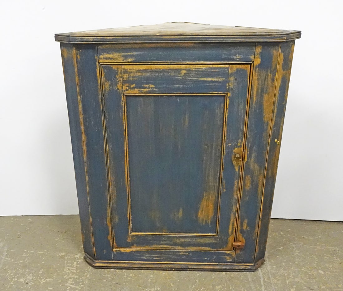 Painted Pine Hanging Corner Cupboard (1 of 2)