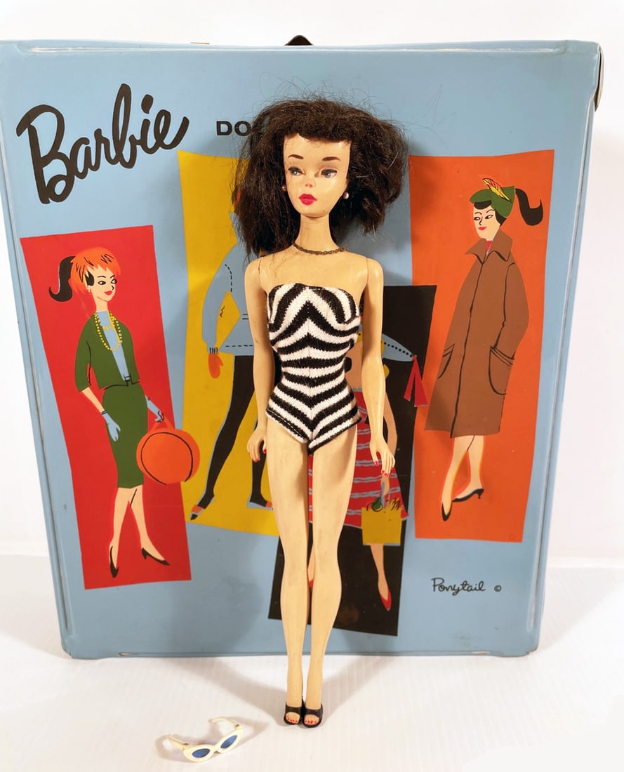 1960 #3 Barbie doll, clothing and accessories (1 of 7)