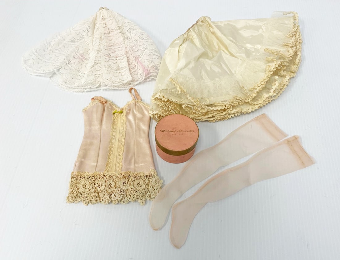 Madame Alexander 1950's Cissy doll clothing lot (1 of 2)