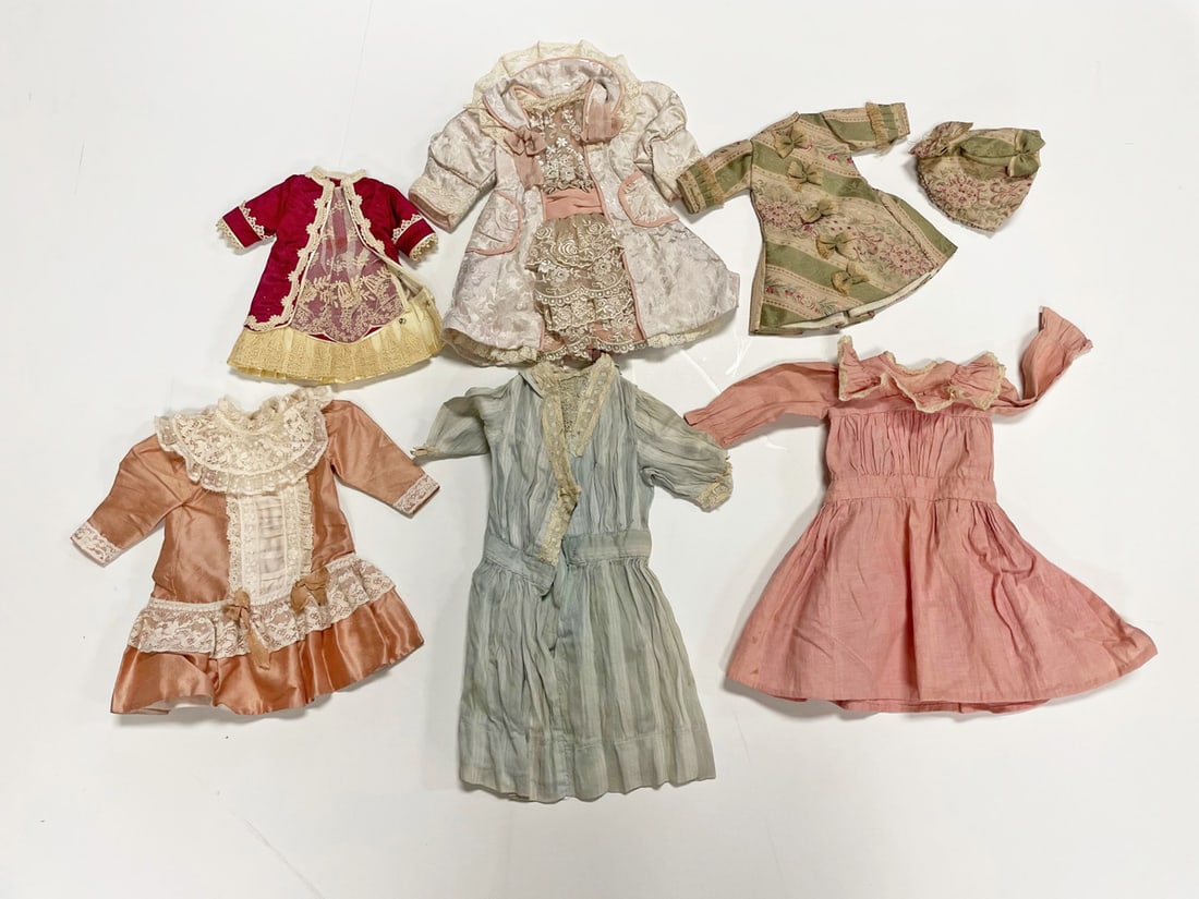 Vintage and antique doll outfits (1 of 2)