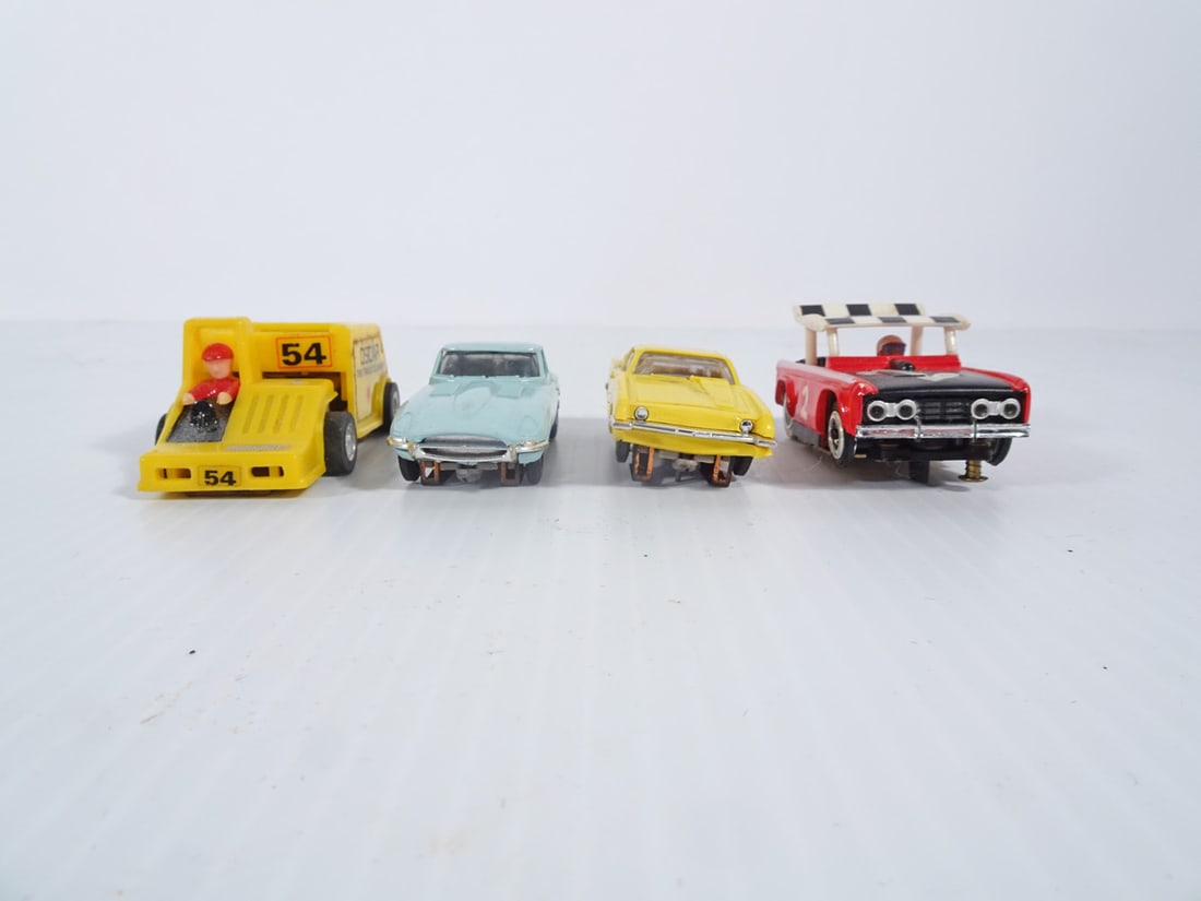 Vintage HO Scale Slot Cars Grouping (1 of 2)