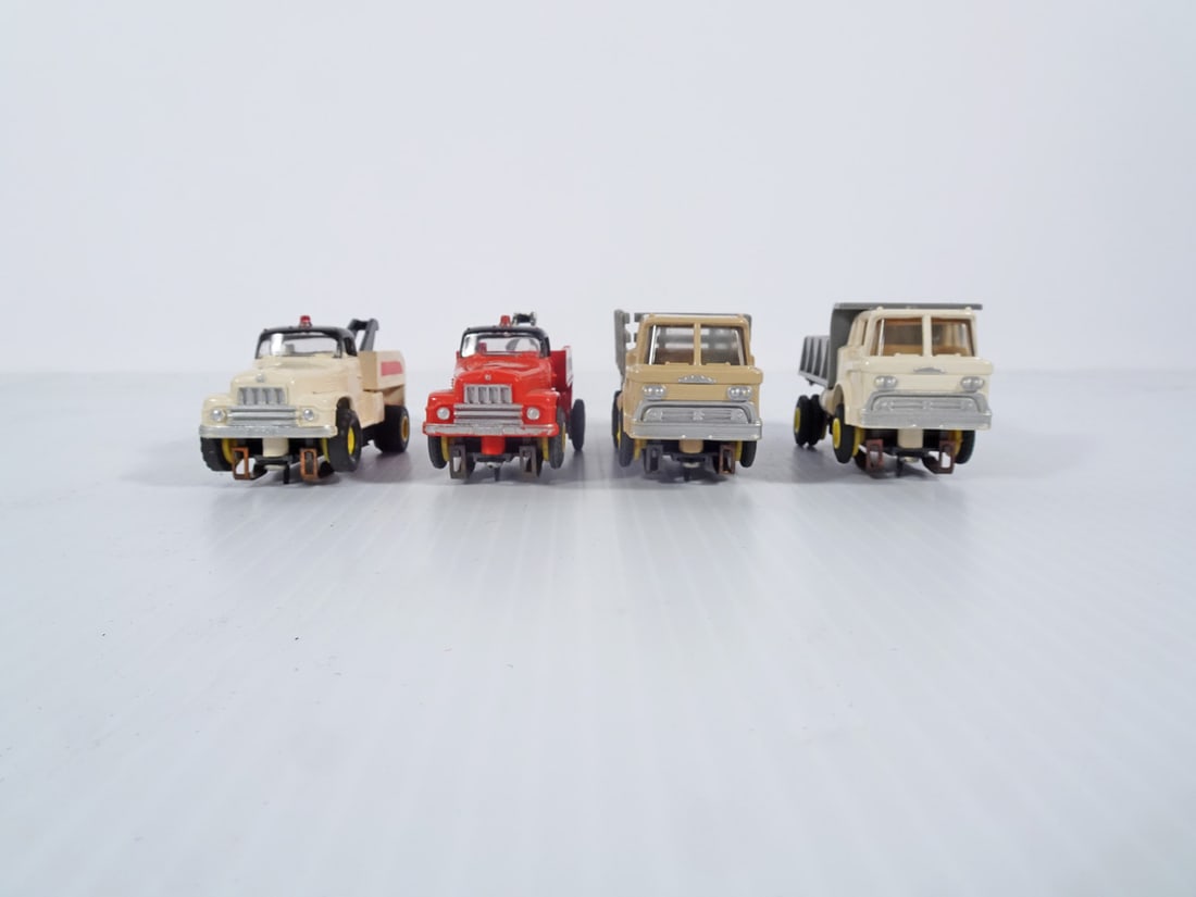 Vintage Aurora HO Scale T-Jet Slot Cars Grouping (1 of 3)