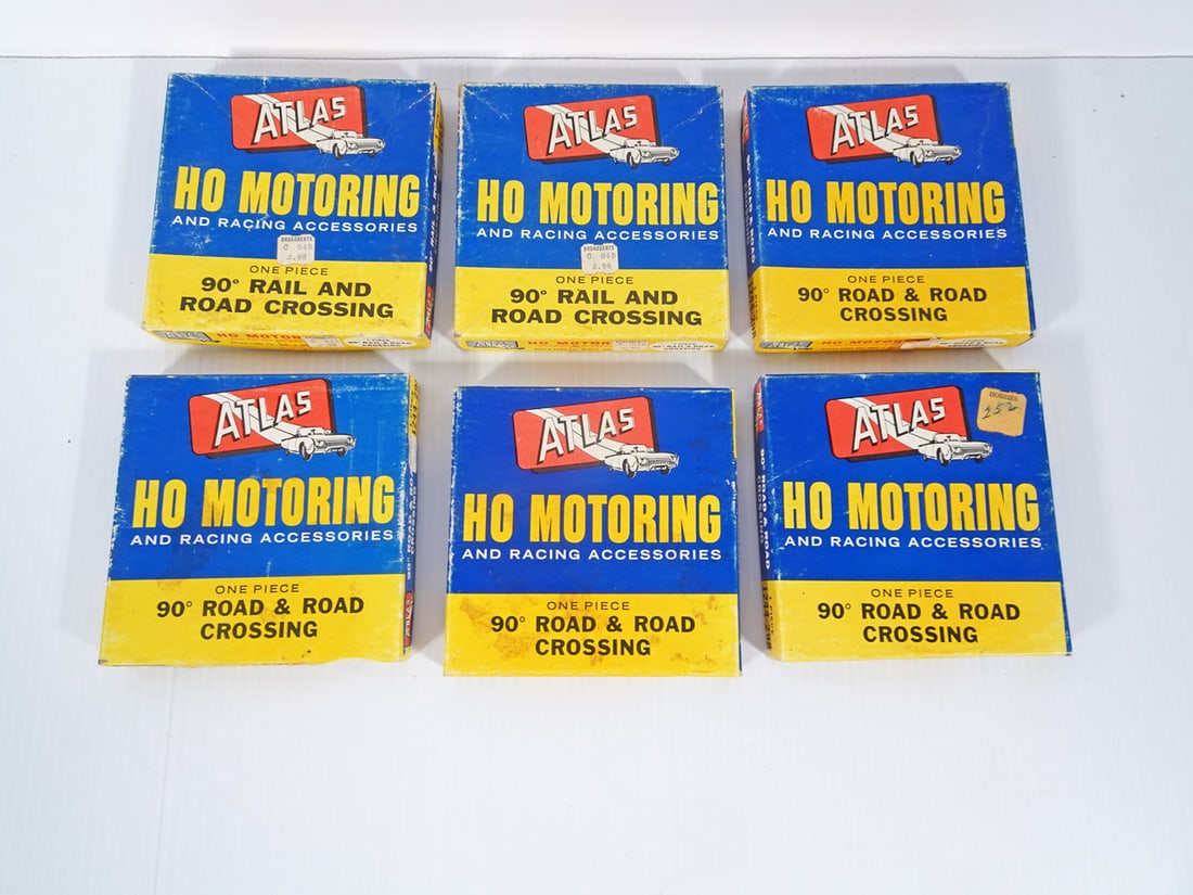 Atlas HO Scale Slot Car Accessories Grouping (1 of 2)
