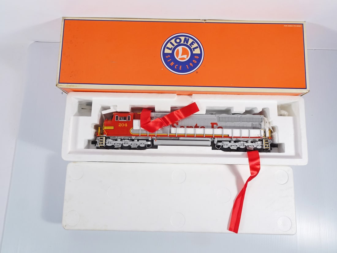 Lionel Wellspring Era Santa Fe Diesel Engine (1 of 2)