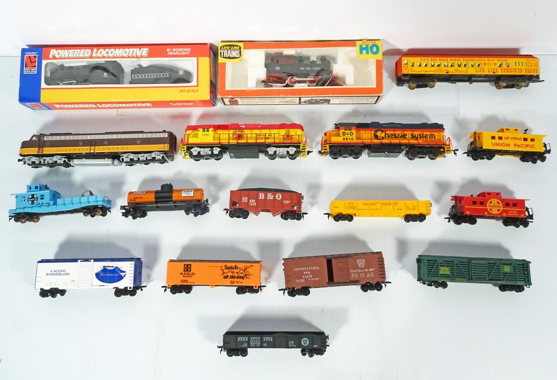 Vintage Life-Like HO Scale Trains Grouping (1 of 1)