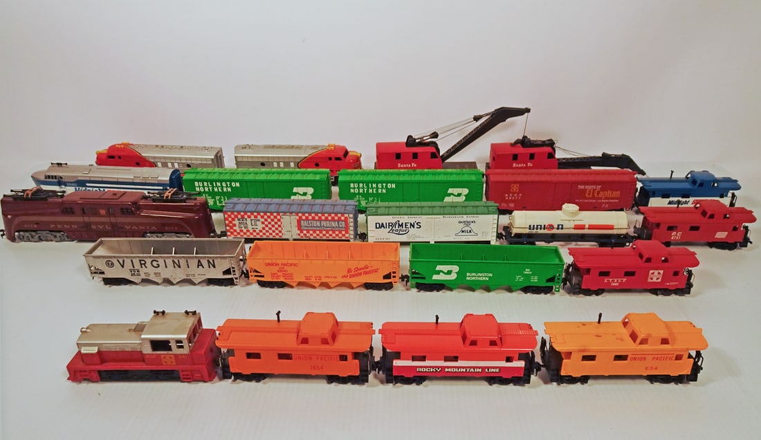 Vintage Tyco HO Scale Trains Grouping (1 of 1)