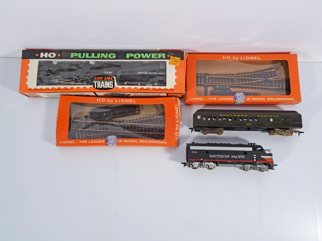 Vintage HO Scale Trains and Switches (1 of 3)