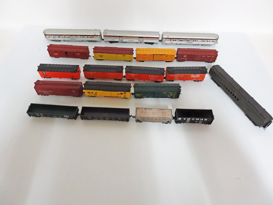 Vintage Varney HO Scale Trains Grouping (1 of 2)