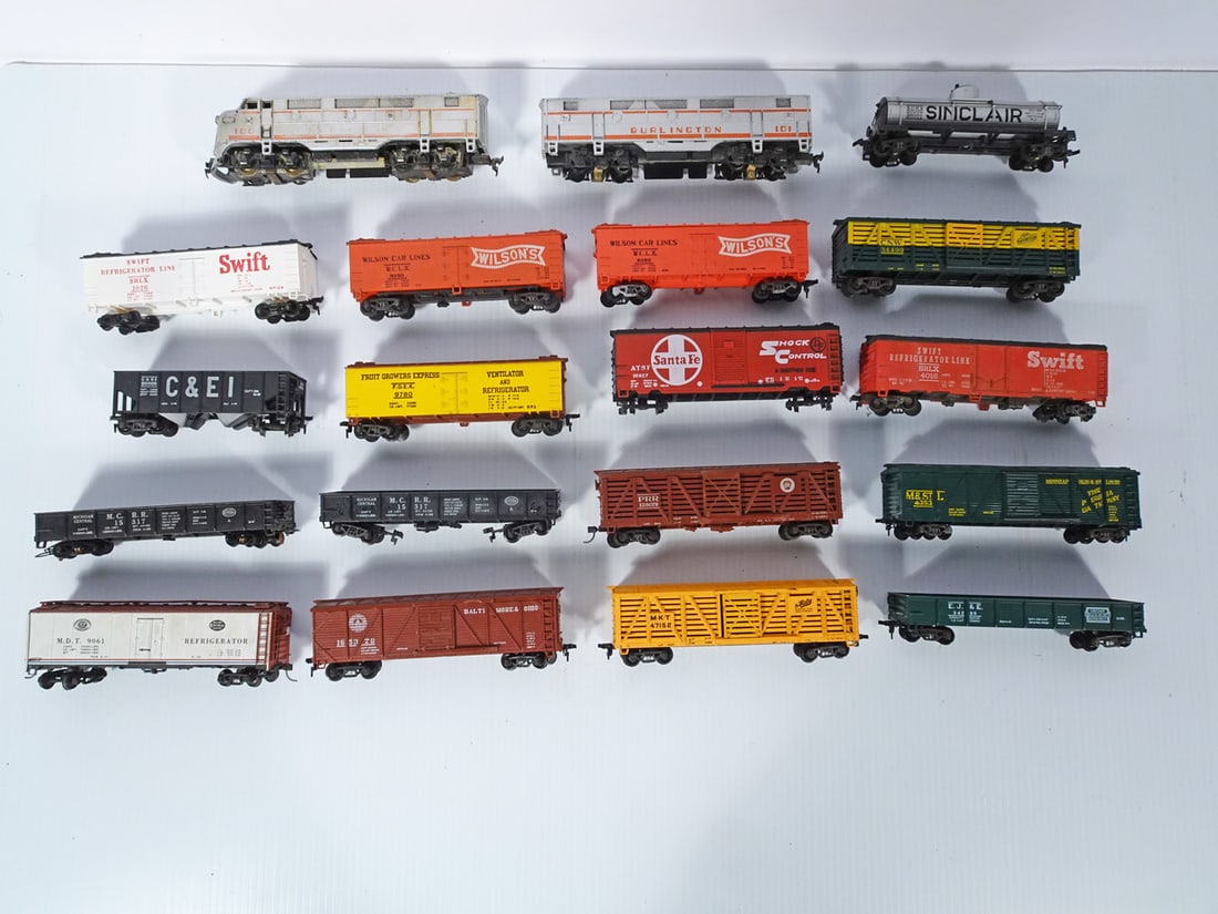 Vintage Varney HO Scale Trains Grouping (1 of 3)