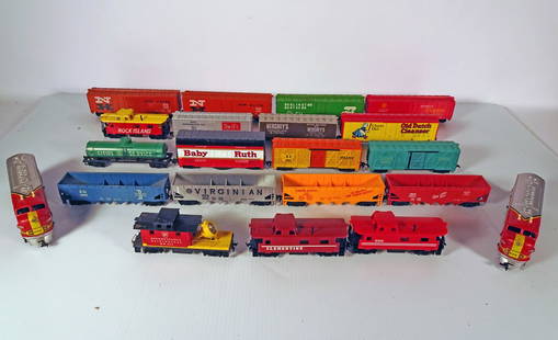 Assorted Vintage HO Scale Trains Grouping: Seventeen piece assorted vintage HO scale trains grouping, A.C. Gilbert Co. American Flyer #501 Burlington Route hopper car and #631 Texas and Pacific gondola car, Lionel Corporation #0625 Southern Pa