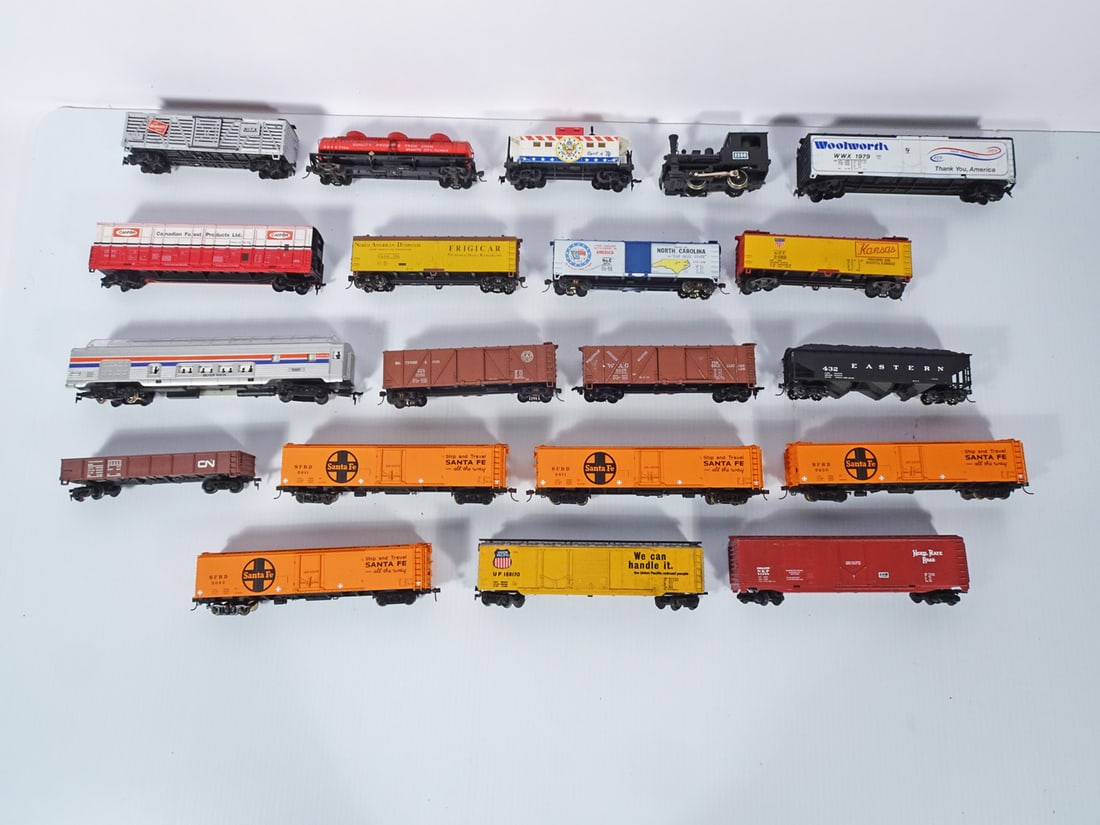 Vintage and Modern HO Scale Trains Grouping (1 of 1)