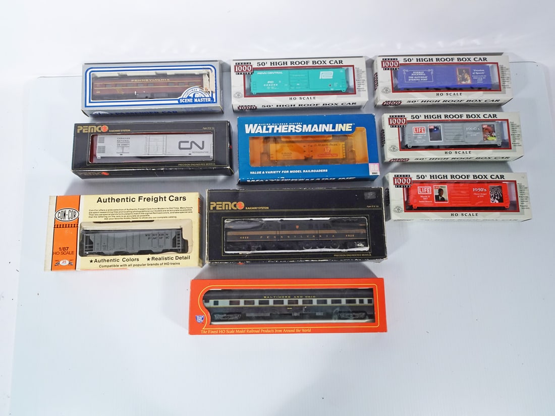 Vintage and Modern Era HO Scale Trains Grouping (1 of 2)
