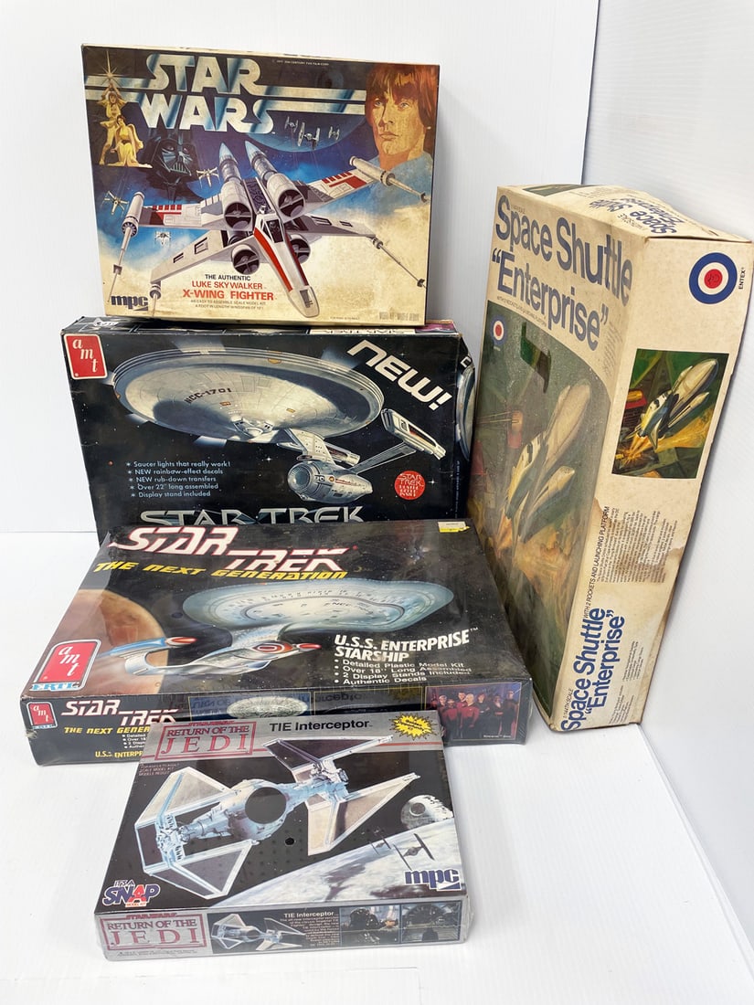 Assorted Scale Model Kits Grouping (1 of 1)