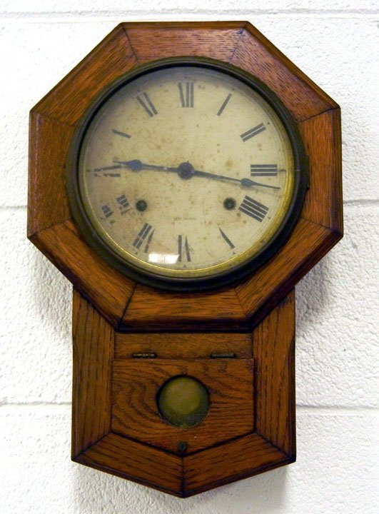 Seth Thomas oak cased regulator clock, 17 1/4" hig: Seth Thomas oak cased regulator clock, 17 1/4" high x 11 3/4"