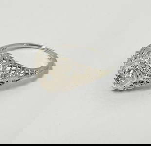 Antique 18K White Gold Ring with Diamond