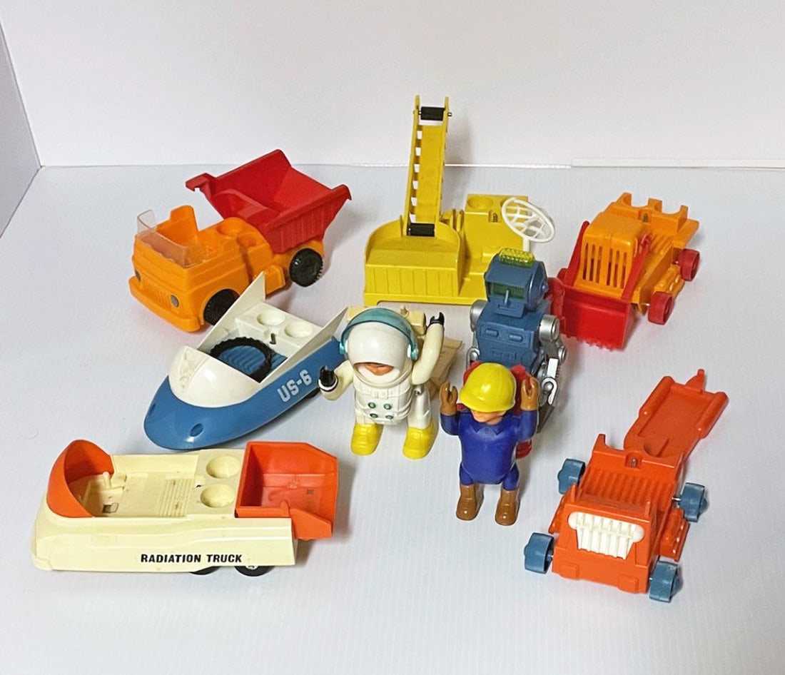 Eldon Toys Billy Blastoff Grouping (1 of 3)