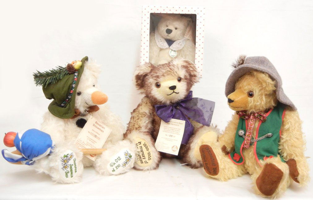 Four Herman teddy bears including "Bavarian Showman", O: Four Herman teddy bears including "Bavarian Showman", Oktoberfest 1995", "Commemorative Bear Max Hermann", and "Baby Bear Pascal" in original box