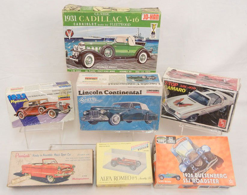 Grouping of model kits and HO scale models, all new in : Grouping of model kits and HO scale models, all new in boxes, including Life-Like 1936 Duesenberg SSJ Roadster, Lindberg Lincoln Continental, Jo-Han 1931 Cadillac V-16, Lindberg 1932 Plymouth, AMT T-T