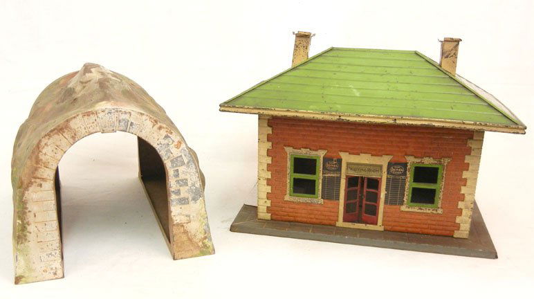 Lionel No. 122 Station waiting room, and Lionel No. 119: Lionel No. 122 Station waiting room, and Lionel No. 119 Tunnel