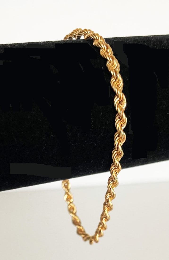 14K Gold Bracelet: 14K gold bracelet with barrel clasp with safety catch, stamped 14K Pat. 4,426,854, 7", 2.2 grams