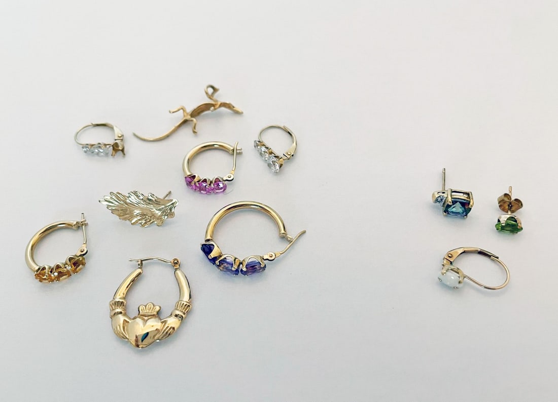 Single Gold Earrings (1 of 1)